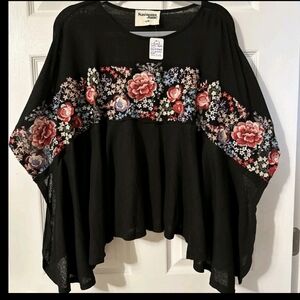 Cute Savanna Jane Black Floral Top - S/M